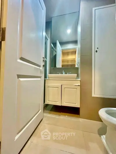 Modern bathroom with sleek design and elegant fixtures in a contemporary home.
