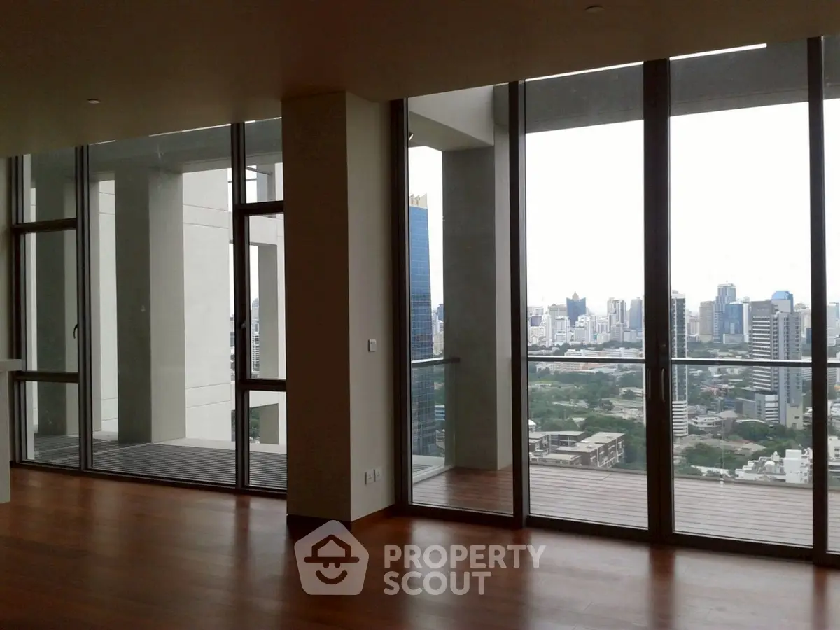 Spacious corner unit with floor-to-ceiling windows offering a breathtaking city view.