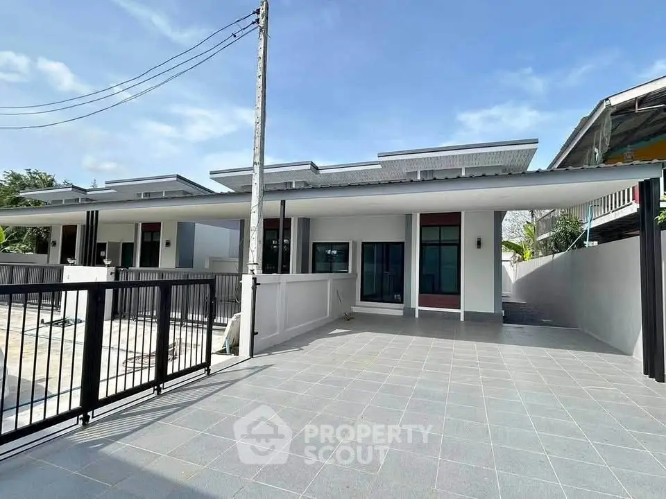 Modern single-story house with spacious driveway and sleek design