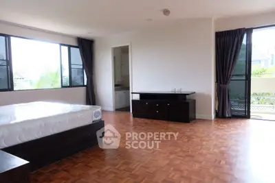  3 Bedrooms Condo -4