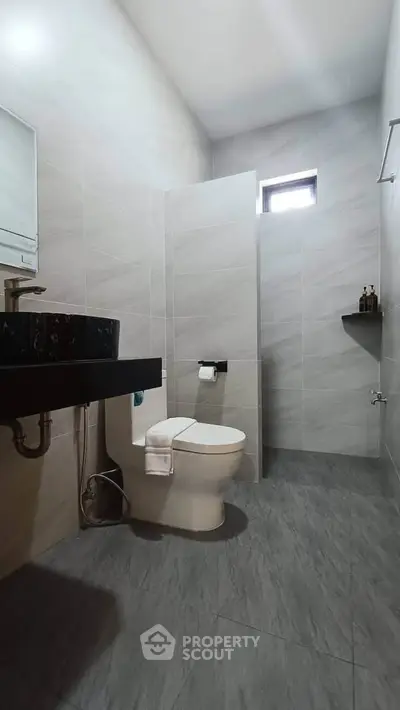 Modern bathroom with sleek design and elegant fixtures in a contemporary home.