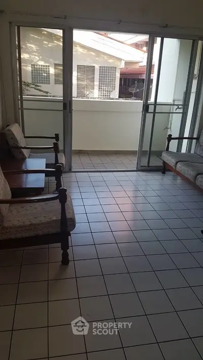  2 Bedrooms Condo -4