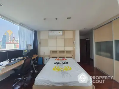  3 Bedrooms Condo at Urbana Langsuan Condominium-2