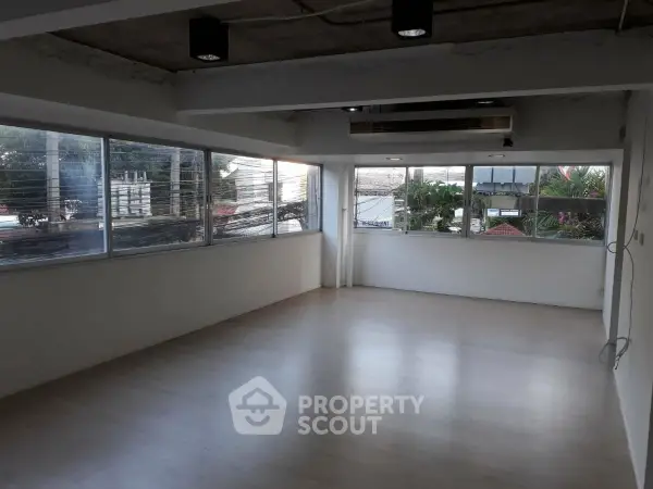 image_rental-27968277