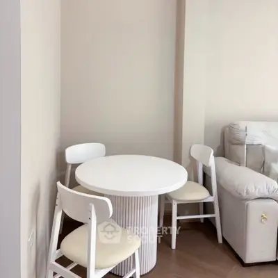 Cozy corner with white round table and chairs in modern living room