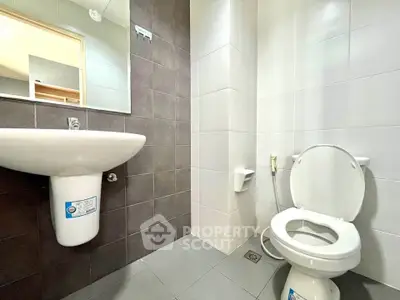 Modern bathroom with sleek fixtures and neutral tiles, perfect for a contemporary home.