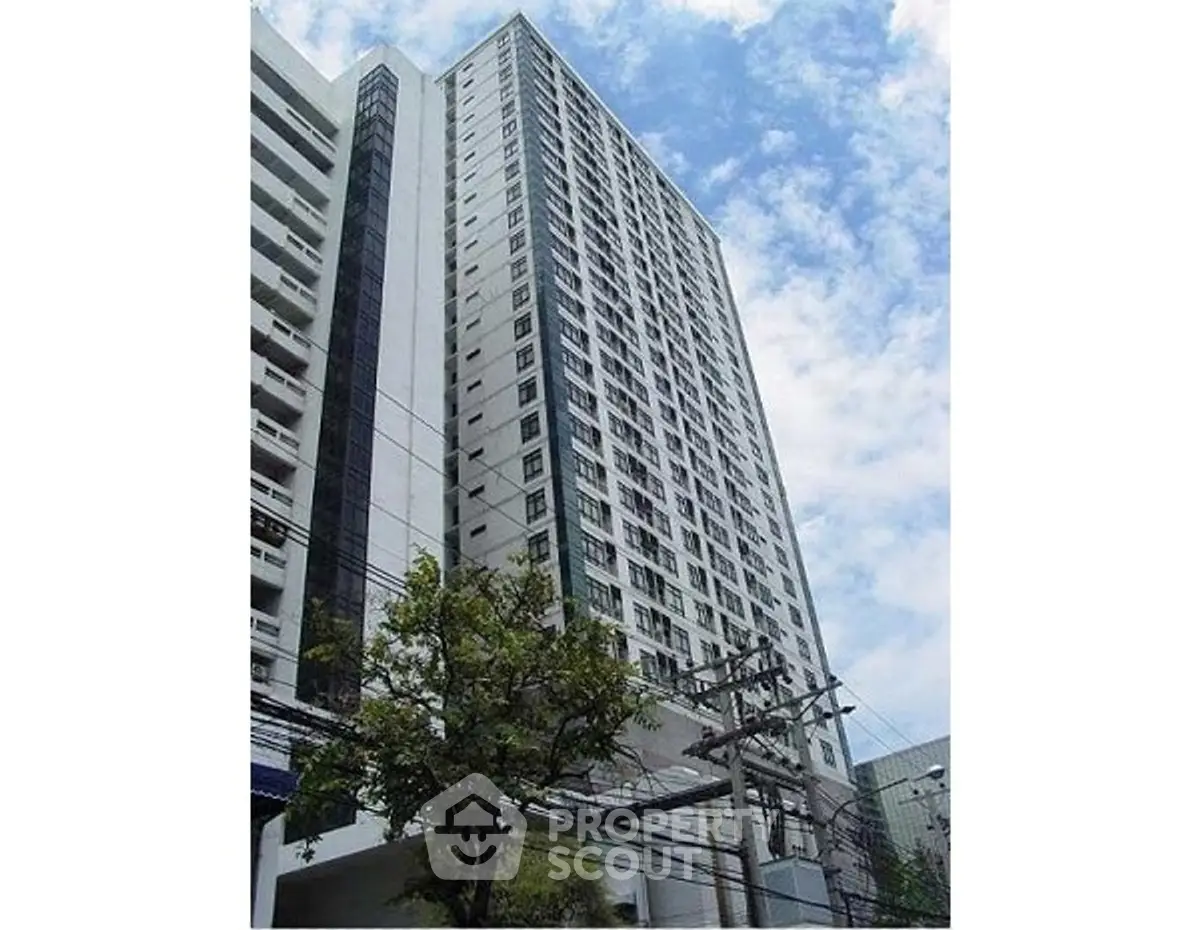 Stunning high-rise building with modern architecture against a clear blue sky.