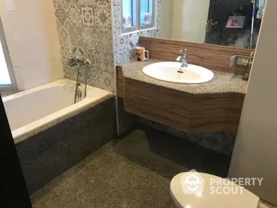  2 Bedrooms Condo at Sathorn House Condominium-2