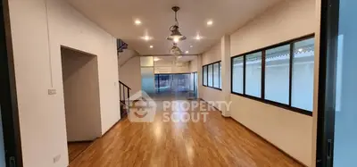 image_rental-30337697