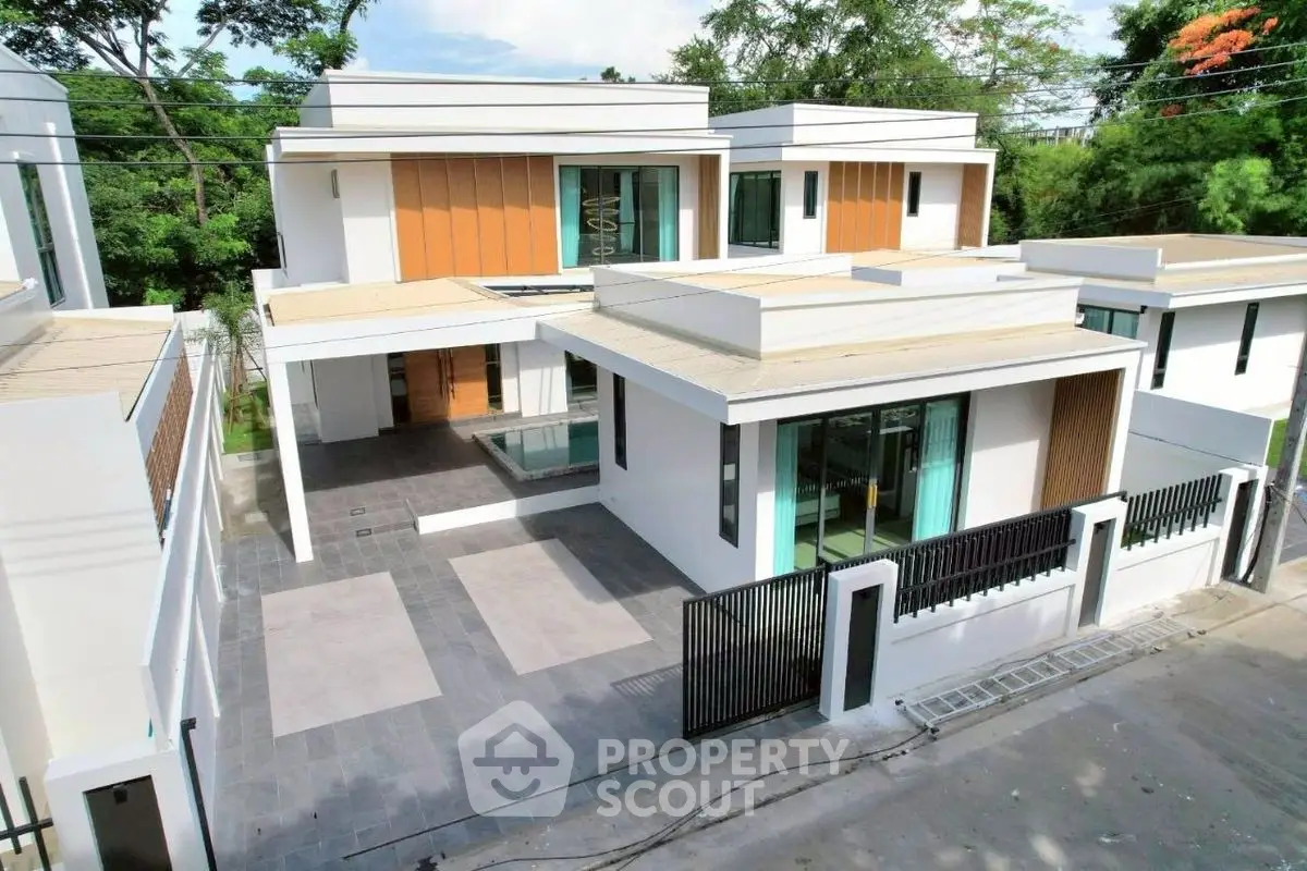 Modern luxury villa with spacious courtyard and sleek architectural design.