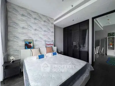 Modern bedroom with stylish decor and large bed in a contemporary apartment.