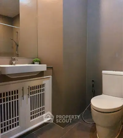 Modern bathroom with sleek design and elegant fixtures in a contemporary home.