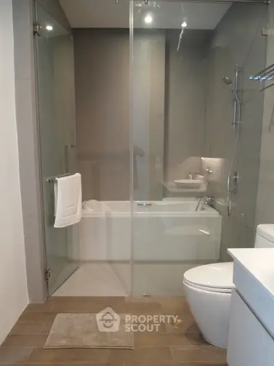  2 Bedrooms Condo -3