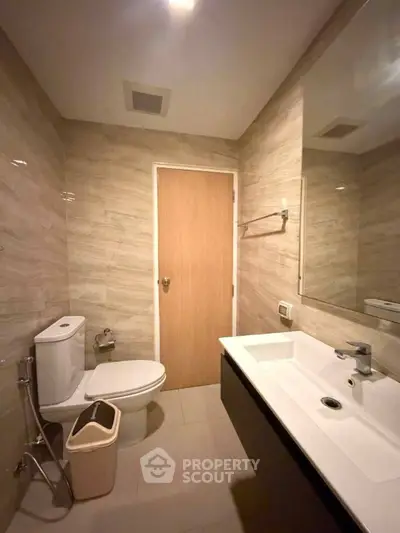 Modern bathroom with sleek fixtures and elegant tile design