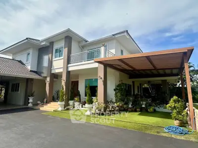 Stunning modern house with lush garden and spacious driveway, perfect for family living.