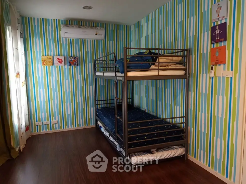  4 Bedrooms Condo -3