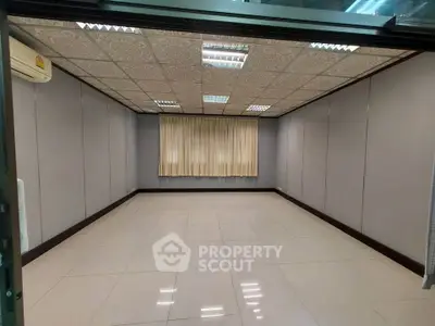 Spacious empty room with tiled floor and decorative ceiling, ideal for customization.