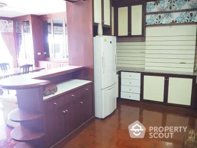  2 Bedrooms Condo -3