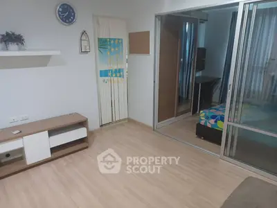 Modern living room with wooden flooring and mirrored closet doors