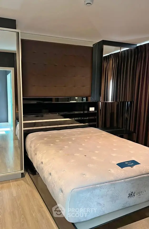 Luxurious bedroom with plush bed and elegant decor, perfect for relaxation and comfort.