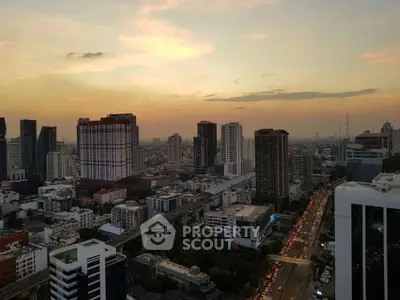  3 Bedrooms Condo at Supalai Elite Phayathai-4