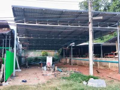 Spacious industrial warehouse with metal roofing and open layout, ideal for storage or manufacturing.