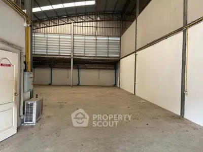 Spacious industrial warehouse with high ceilings and ample storage space.