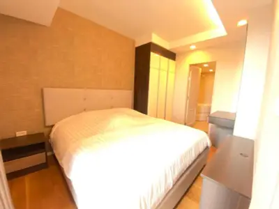 Cozy bedroom with modern furnishings and ambient lighting in a stylish apartment.