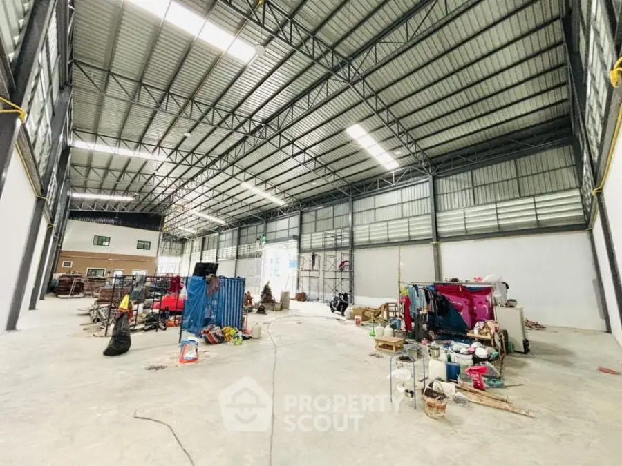 Spacious industrial warehouse with high ceilings and ample storage space.
