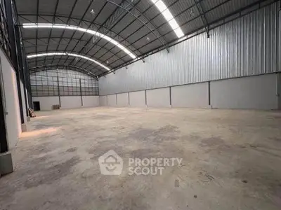 Spacious industrial warehouse with high ceilings and ample storage space.