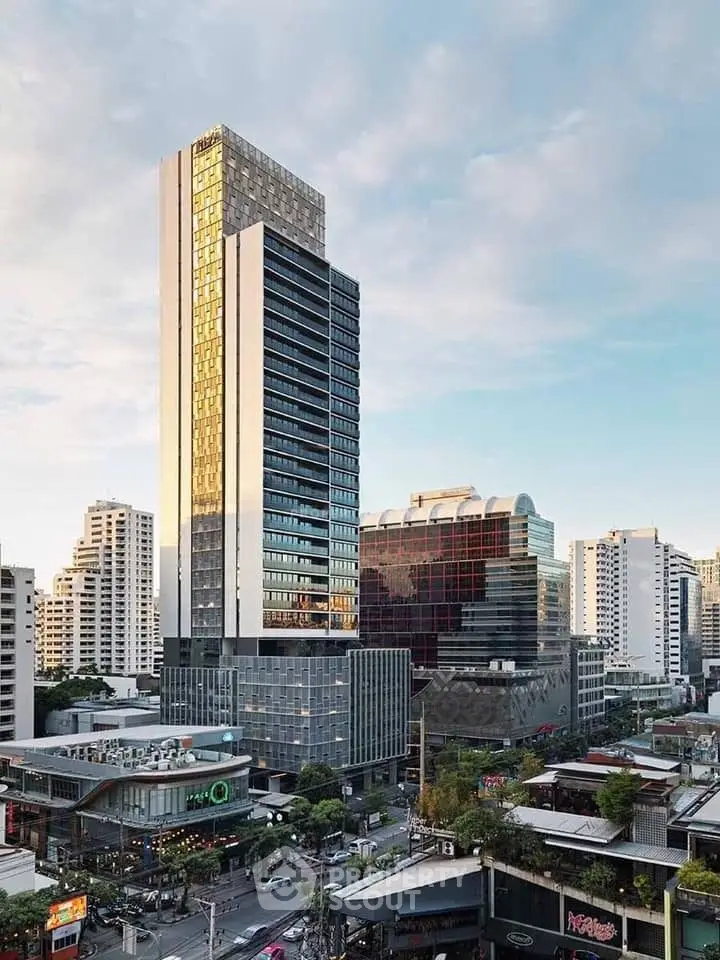 Stunning urban high-rise building with modern architecture in bustling cityscape.