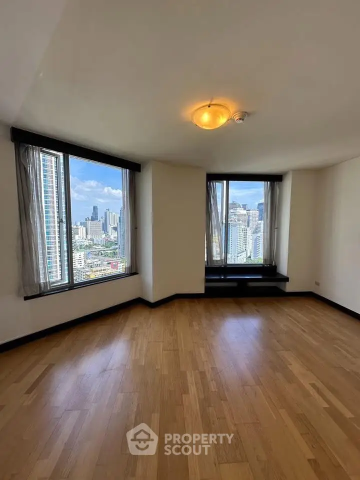Spacious corner unit with stunning city view and hardwood floors
