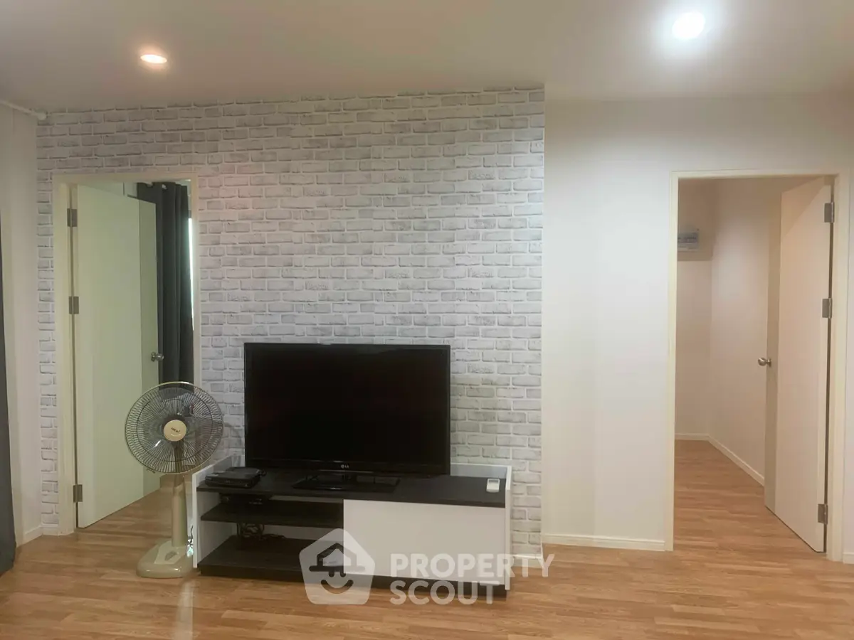  2 Bedrooms Condo -1