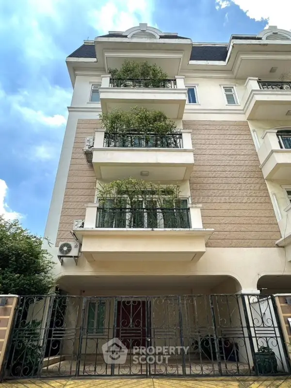 image_rental-12525800