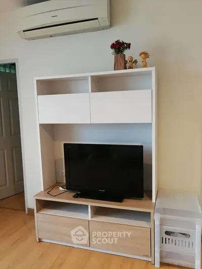 2 Bedrooms Condo at Life Ratchada Suthisan-2