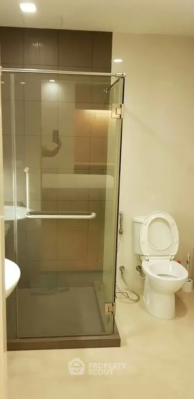  2 Bedrooms Condo -3
