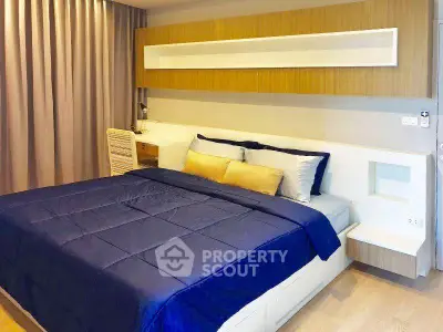 Modern bedroom with stylish decor and cozy bedding in a contemporary apartment.