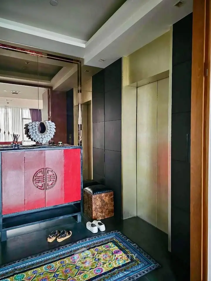 Stylish apartment entrance with elevator access and elegant decor