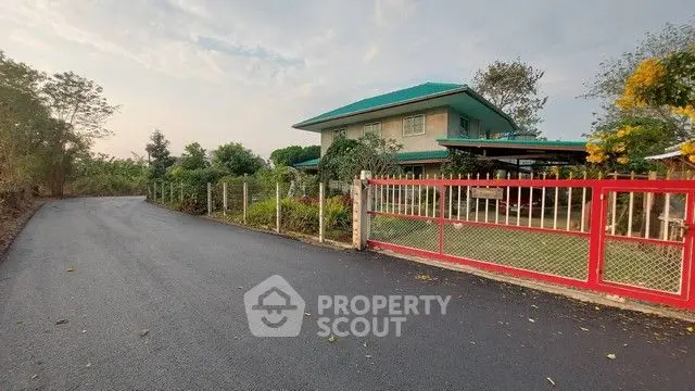 Charming countryside house with spacious driveway and lush garden