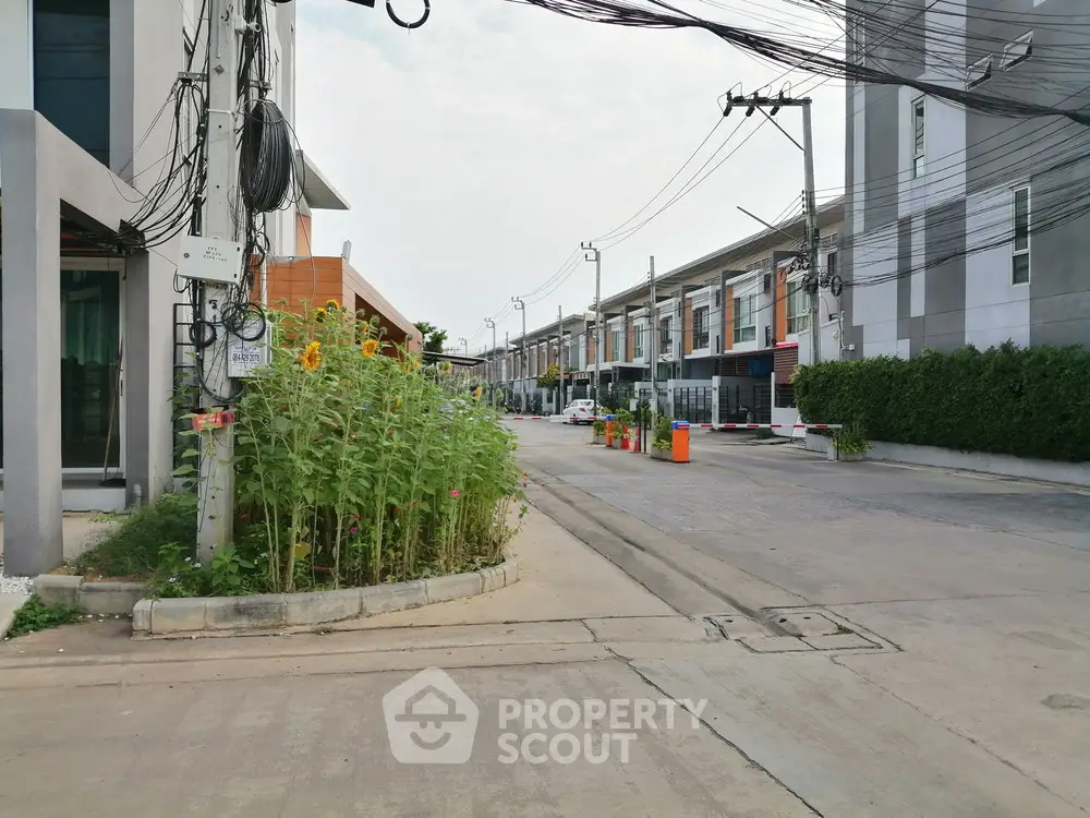  2 Bedrooms Condo -1