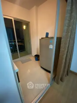 Cozy apartment with balcony access and modern appliances