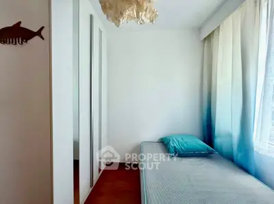 Cozy bedroom with single bed and stylish decor, perfect for a peaceful retreat.