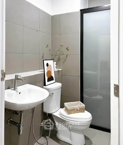 Modern bathroom with sleek fixtures and minimalist decor