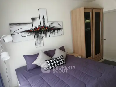Modern bedroom with stylish decor and cozy bedding in a contemporary apartment.
