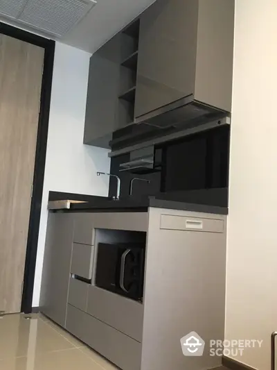  1 Bedroom Condo at Oka Haus Sukhumvit 36-4