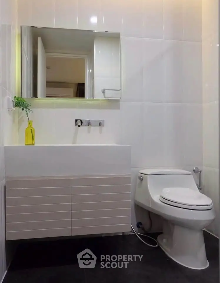 Modern bathroom with sleek fixtures and elegant design