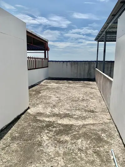 Spacious rooftop area with potential for customization and stunning sky views.