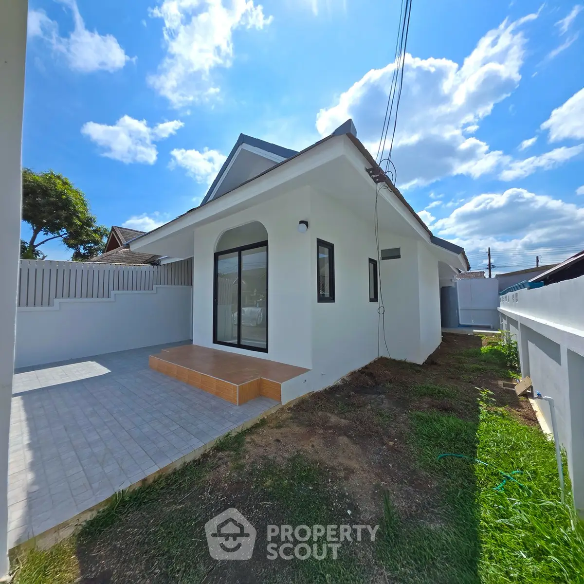 Charming single-story white house with spacious yard and modern design