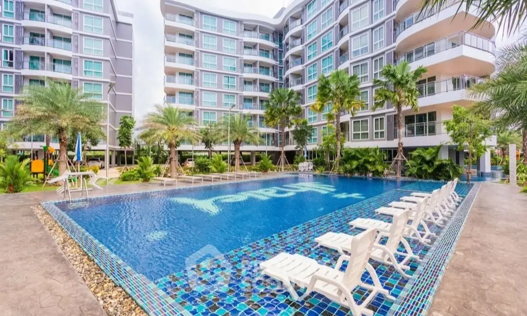 Luxurious condominium with stunning pool and lush landscaping