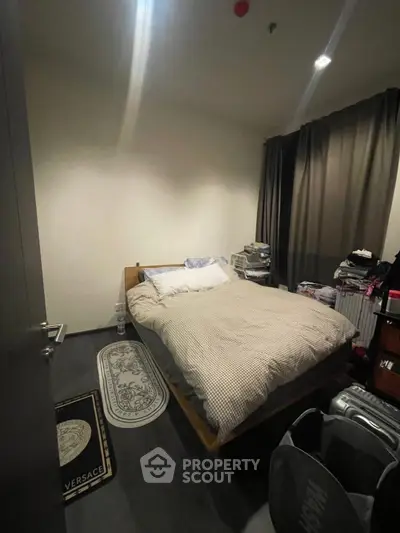 Cozy bedroom with modern decor and ample natural light, perfect for relaxation and comfort.